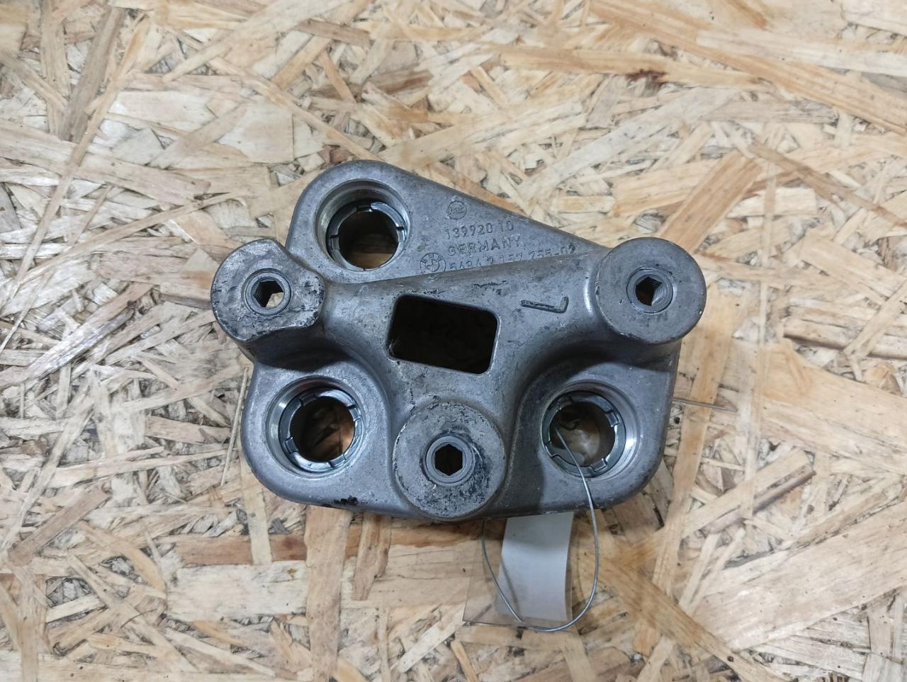 кронштейн (крепление) BMW 3 серия E90/E91/E92/E93 E93 2007, 3.0 л., M57 306 D3, дизель, АКПП, кабриолет, задний привод, правый руль, 54347157755, 7157755 - фото №1