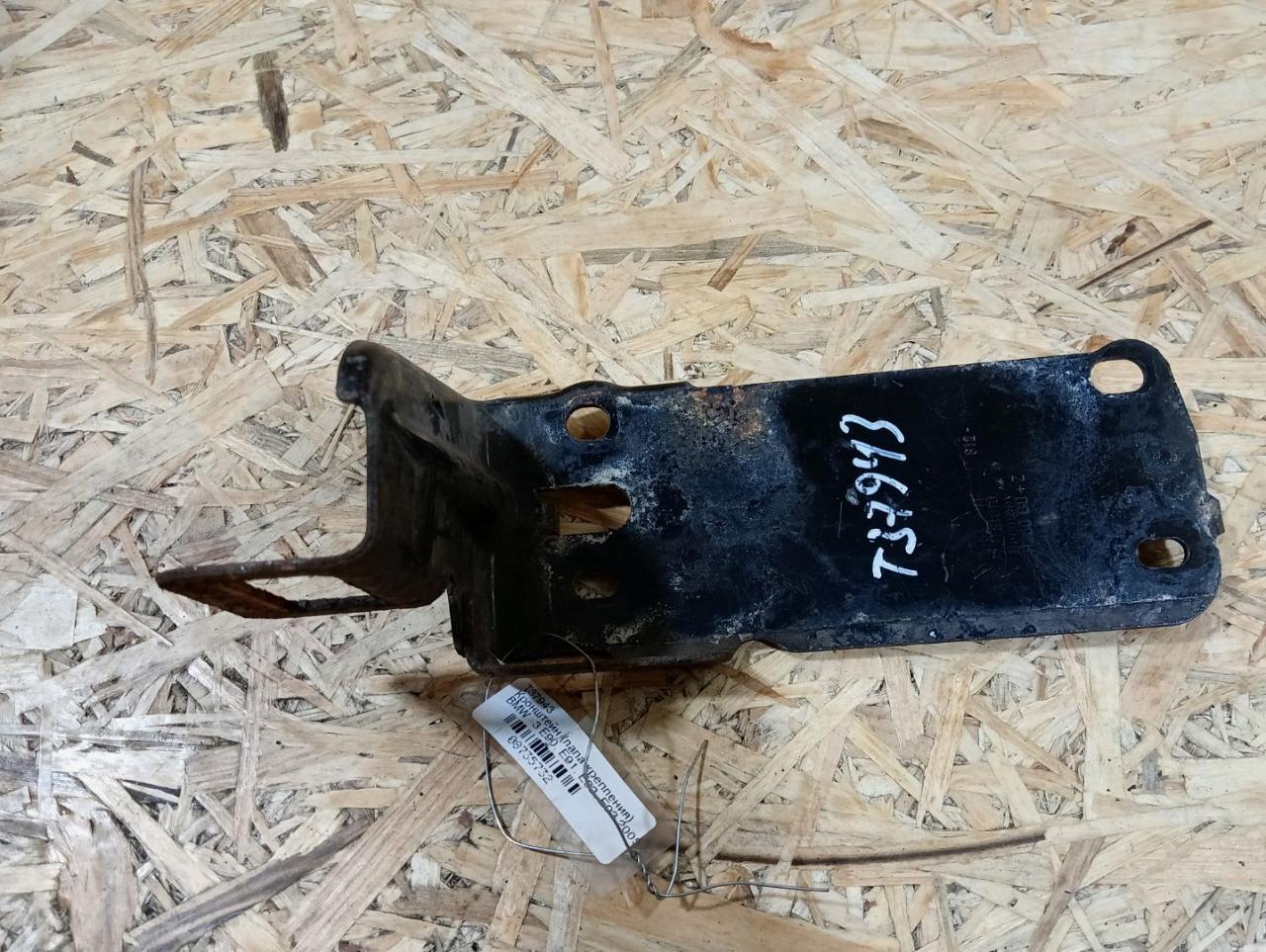 кронштейн радиатора BMW 3 серия E90/E91/E92/E93 E93 2007, 3.0 л., M57 306 D3, дизель, АКПП, кабриолет, задний привод, правый руль, 7117812, 51647117812 - фото №1