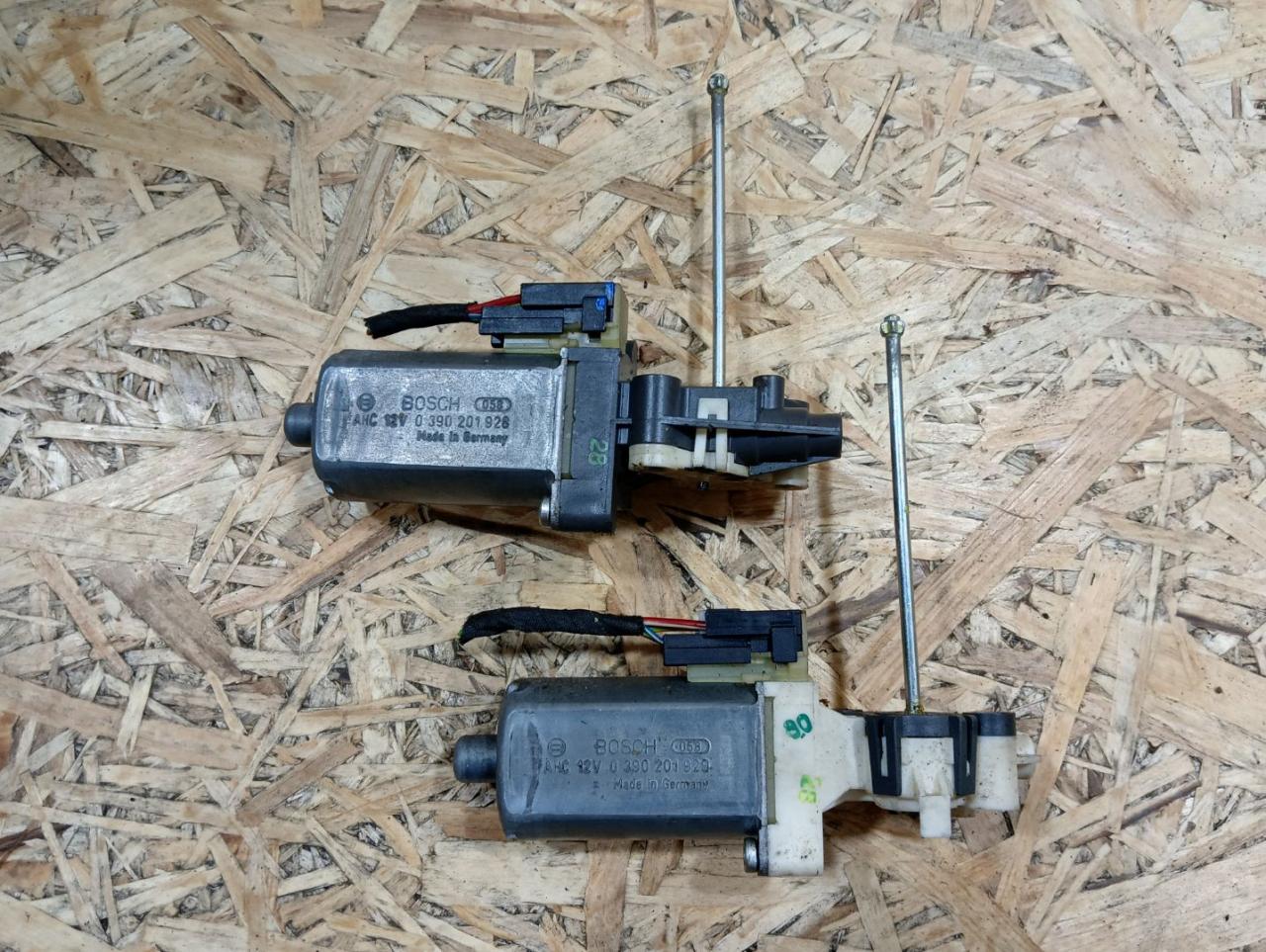 моторчик регулировки сиденья BMW 3 серия E90/E91/E92/E93 E93 2007, 3.0 л., M57 306 D3, дизель, АКПП, кабриолет, задний привод, правый руль, 390201928, 390201929 - фото №1
