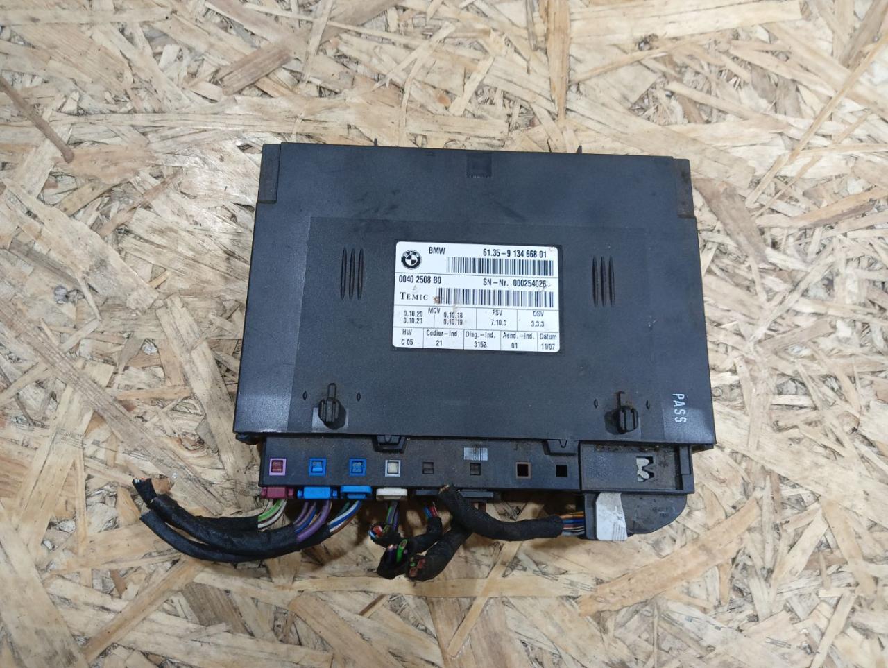 блок комфорта BMW 3 серия E90/E91/E92/E93 E93 2007, 3.0 л., M57 306 D3, дизель, АКПП, кабриолет, задний привод, правый руль, 9134668, 61359134668, 00402508B0, 000254026 - фото №1