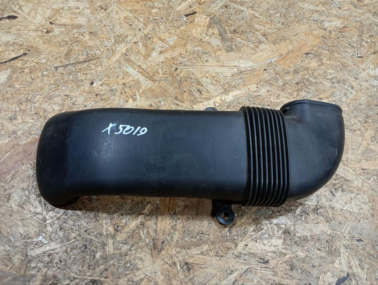 патрубок воздушного фильтра BMW X5 E70 2008, 3.0 л., дизель, АКПП, серый, внедорожник 5 дв., полный привод, правый руль, 7799364, 13717799364 - фото №1