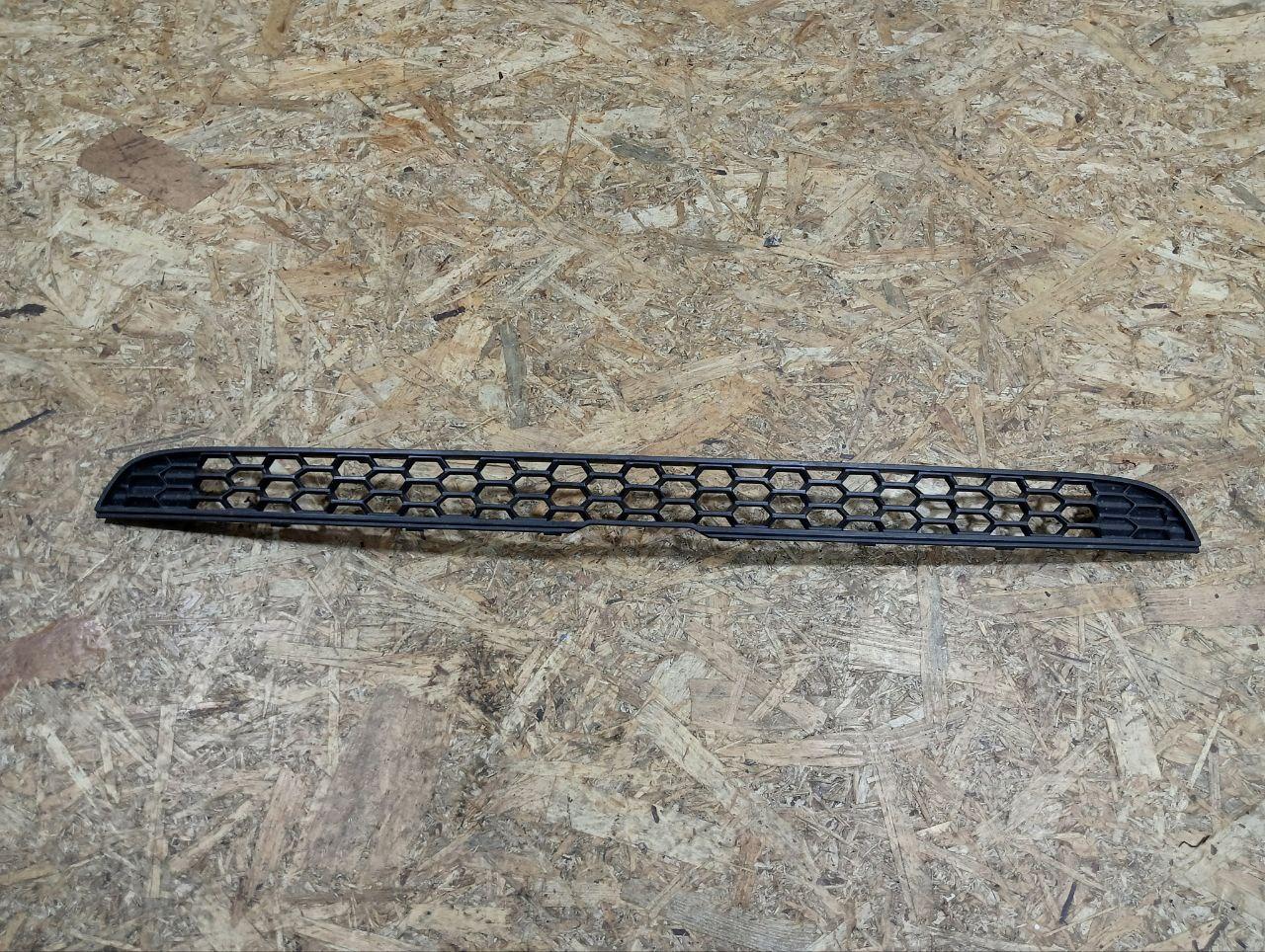заглушка (решетка) в бампер BMW X5 E70 2008, 3.0 л., дизель, АКПП, серый, внедорожник 5 дв., полный привод, правый руль, 51118038265, 8038265 - фото №1