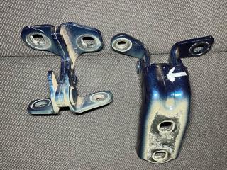 петля двери Chevrolet Trax 1 поколение [рестайлинг] 2023, 1.2 л., бензин, синий, внедорожник 5 дв., передний привод