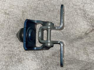 петля крышки багажника Chevrolet Trax 1 поколение [рестайлинг] 2023, 1.2 л., бензин, синий, внедорожник 5 дв., передний привод