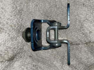 петля крышки багажника Chevrolet Trax 1 поколение [рестайлинг] 2023, 1.2 л., бензин, синий, внедорожник 5 дв., передний привод