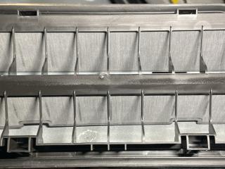 Наружная вентиляционная решетка Chevrolet Trax 1 поколение [рестайлинг] 2023, 1.2 л., бензин, синий, внедорожник 5 дв., передний привод, 13588034