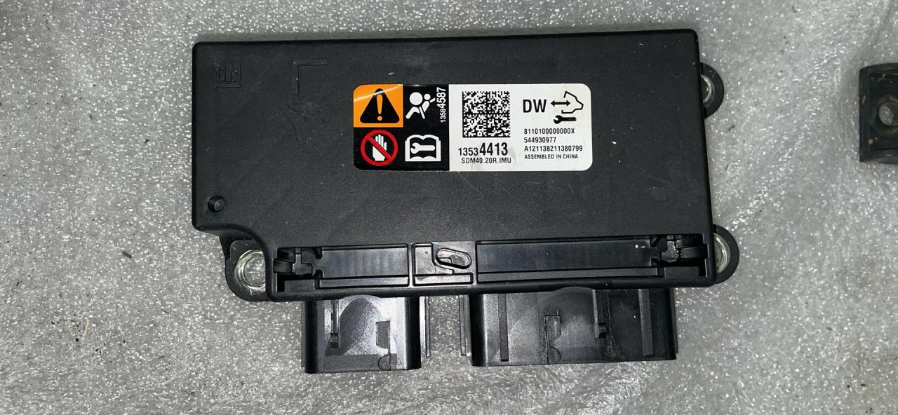блок AirBag Chevrolet TrailBlazer 3 поколение 2020, 1.3 л., бензин, вариатор, белый, внедорожник 5 дв., передний привод, 13534413 - фото №1
