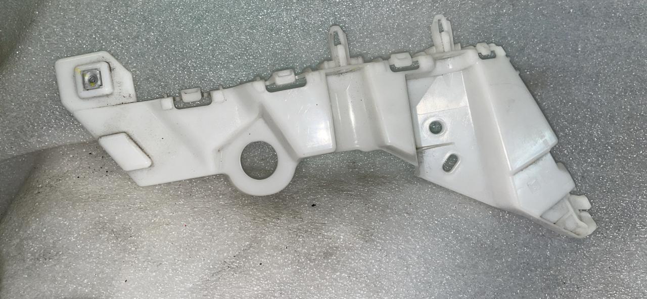 крепление бампера Chevrolet TrailBlazer 3 поколение 2020, 1.3 л., бензин, вариатор, белый, внедорожник 5 дв., передний привод, 42769519 - фото №1