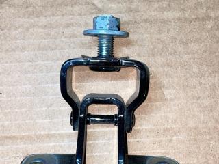 петля крышки багажника Chevrolet TrailBlazer 3 поколение 2022, 1.3 л., бензин, вариатор, белый, хетчбэк 5 дв., передний привод