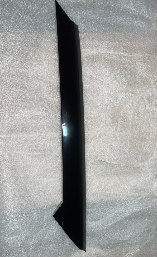 молдинг лобового стекла Chevrolet TrailBlazer 3 поколение 2022, 1.3 л., бензин, вариатор, белый, хетчбэк 5 дв., передний привод, 42779852 - фото №1