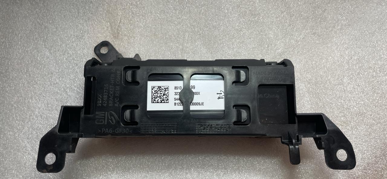 блок управления печки / климат-контроля Chevrolet TrailBlazer 3 поколение 2022, 1.3 л., бензин, вариатор, белый, хетчбэк 5 дв., передний привод, 42483716, 85137499 - фото №1