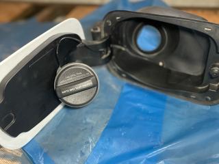 лючок топливного бака Chevrolet TrailBlazer 3 поколение 2022, 1.3 л., бензин, вариатор, белый, хетчбэк 5 дв., передний привод, 42711729