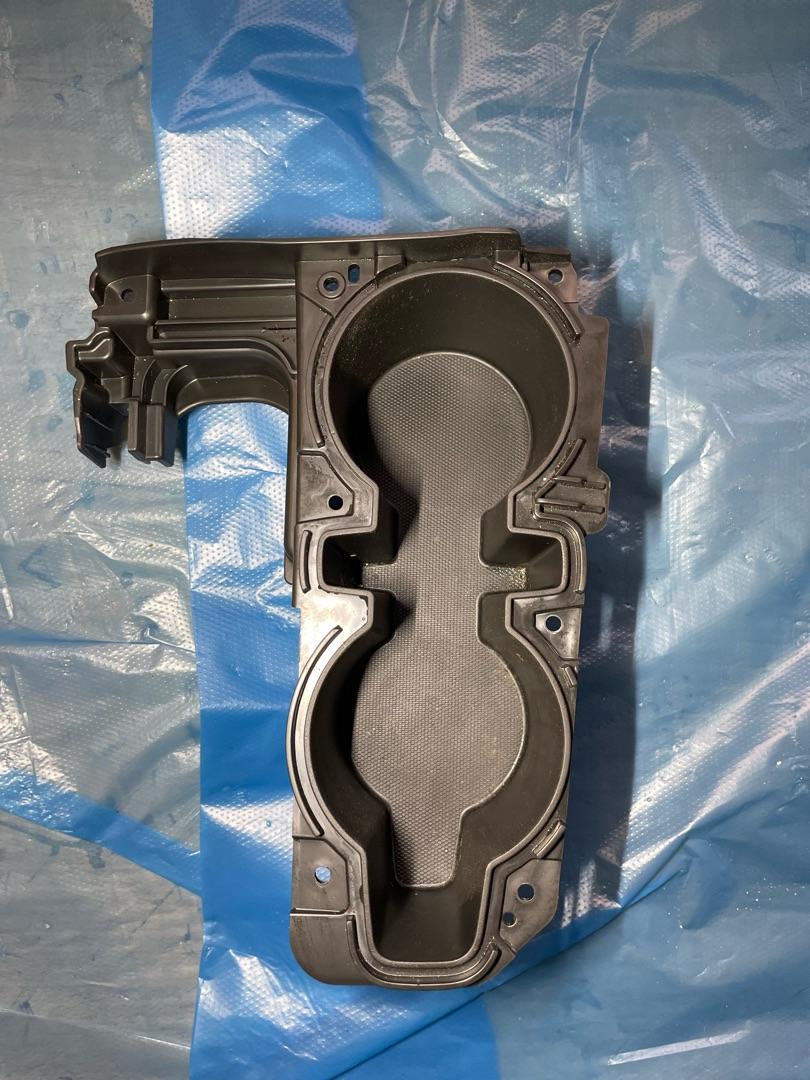 подстаканник Chevrolet TrailBlazer 3 поколение 2022, 1.3 л., бензин, вариатор, белый, хетчбэк 5 дв., передний привод, 42620636 - фото №1