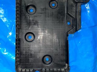 полка аккумулятора Chevrolet TrailBlazer 3 поколение 2022, 1.3 л., бензин, вариатор, белый, хетчбэк 5 дв., передний привод, 60003161