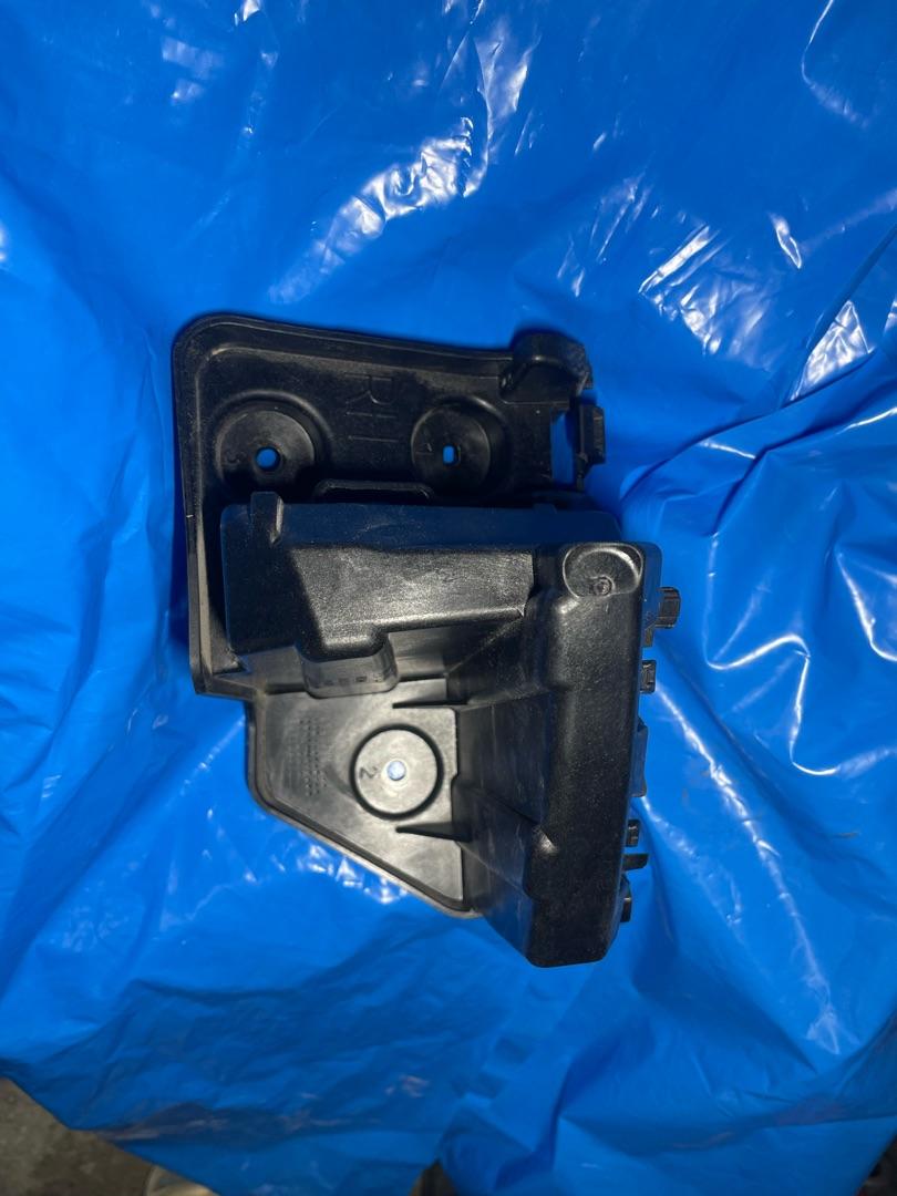 Крепление бампера заднего Chevrolet TrailBlazer 3 поколение 2022, 1.3 л., бензин, вариатор, белый, хетчбэк 5 дв., передний привод, 42752445 - фото №1