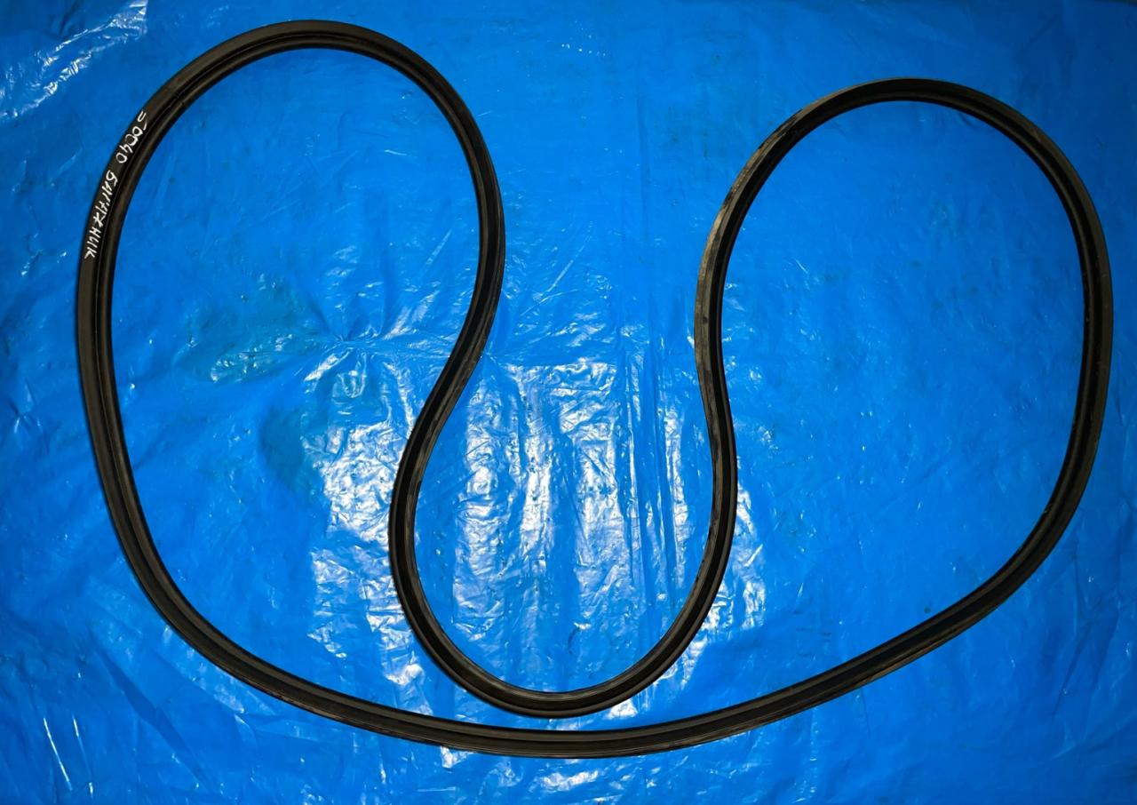 уплотнитель Chevrolet TrailBlazer 3 поколение 2022, 1.3 л., бензин, вариатор, белый, хетчбэк 5 дв., передний привод - фото №1