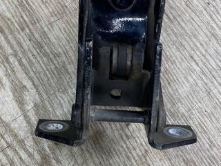 петля двери Ford 2008