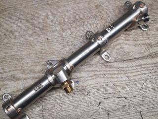 топливная рампа Porsche Macan 1 поколение 2019, 3.0 л., бензин, правый руль, 06M133316L