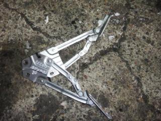 петля капота Volkswagen Touran 1 поколение 2005, 2.0 л., TDi, дизель, МКПП, минивэн