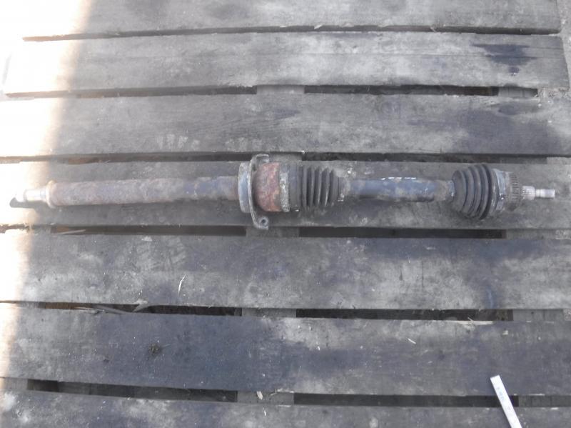 полуось передняя правая (приводной вал, ШРУС) Mercedes-Benz A-Класс W168 1997, 1.4 л., i, бензин, МКПП, хетчбэк 5 дв. - фото №1