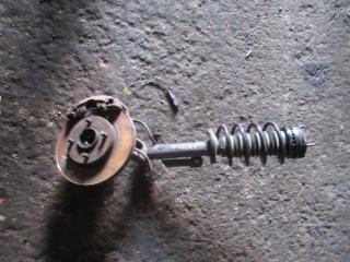 стойка передняя левая Mazda 2 1 поколение 2003, 1.4 л., дизель