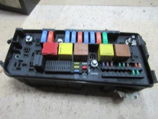 блок предохранителей Opel Vectra C 2005, 2.2 л., i, бензин, МКПП, универсал, CR13170899