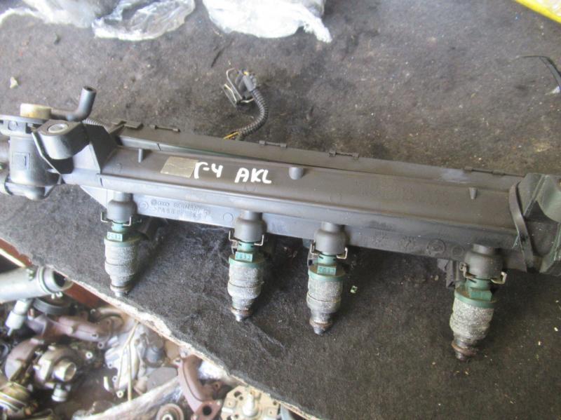 форсунка Volkswagen Golf 3 поколение 1999, 1.6 л., i, бензин, 037906031AA - фото №1