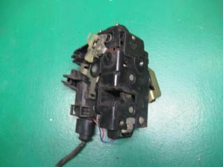 замок двери передней правой Audi A6 4B/C5 1998, 2.8 л., i, бензин, МКПП, универсал, 4B0838016B