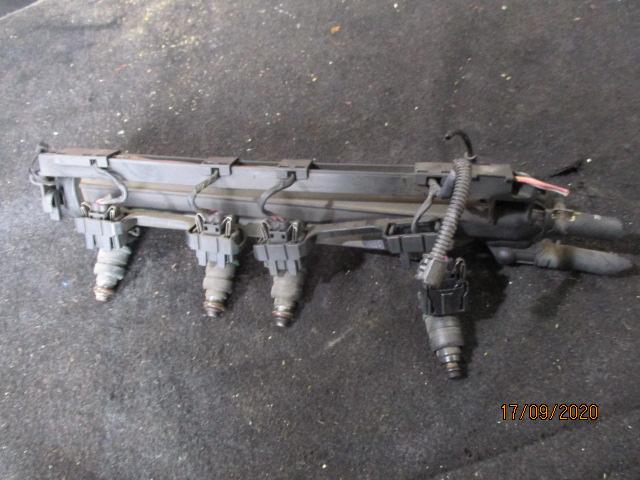 форсунка Volkswagen Golf 3 поколение 1999, 1.6 л., i, бензин, 037906031AA - фото №1