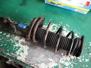 стойка передняя левая Volvo V50 1 поколение 2004, 2.0 л., дизель, МКПП, универсал