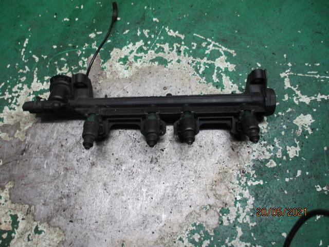 форсунка Volkswagen Golf 3 поколение 1999, 1.6 л., i, бензин, 037906031AA - фото №1