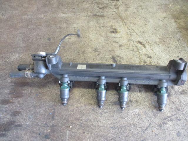 форсунка Volkswagen Golf 3 поколение 1999, 1.6 л., i, бензин, 037906031AA - фото №1
