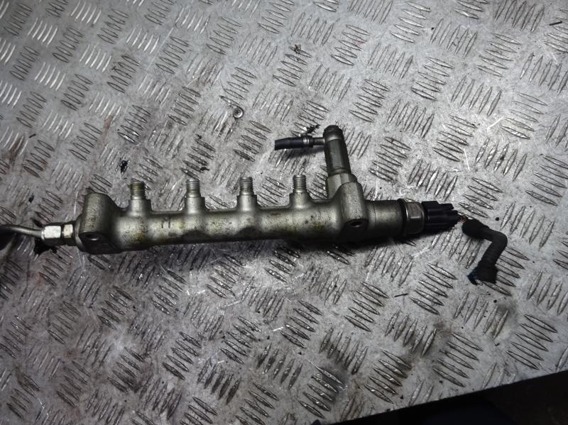 топливная рампа Ford Transit 5 поколение 2001, 2.2 л. - фото №1