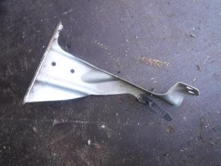 крепление ( кронштейн ) крыла Audi A4 B6 2006, 2.0 л., дизель, МКПП, седан, 8E0821135A