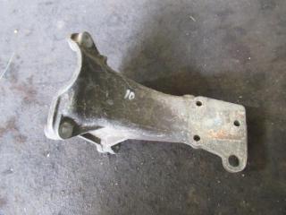 кронштейн КПП Volkswagen Passat B3 1992, 1.8 л., бензин, МКПП, универсал, 357199354