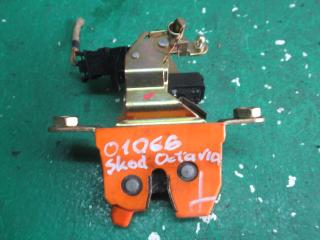 замок багажника Skoda Octavia 1 поколение (A4) 1997, 1.6 л., бензин, МКПП, хетчбэк 5 дв., 1U6827501