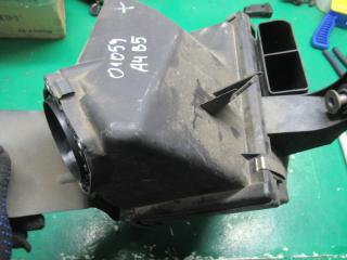 корпус воздушного фильтра Audi A4 B5 1995, 1.8 л., бензин, АКПП, седан, 058133837