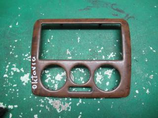 рамка под магнитолу Skoda Octavia 1 поколение (A4) 1998, 1U0858071