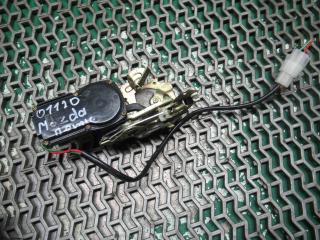 замок двери задней правой Mazda Demio DW [рестайлинг] 1999, 1.3 л., бензин, МКПП, хетчбэк 5 дв.