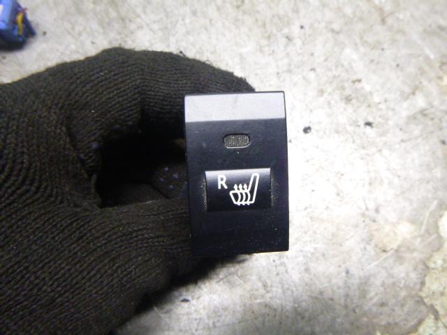 кнопка обогрева сидений Kia Sorento 1 поколение 2005, 2.5 л., дизель, АКПП, внедорожник 5 дв. - фото №1