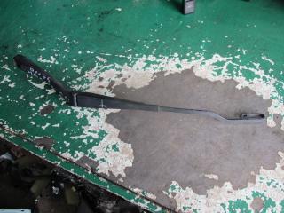 щеткодержатель (поводок стеклоочистителя, дворник) Mercedes-Benz C-Класс W203/S203/CL203 2003, 2.2 л., дизель, МКПП, универсал, A2038200544