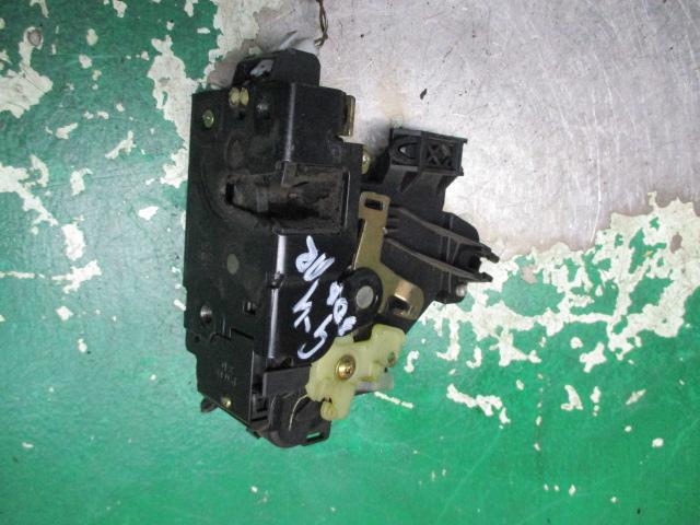 замок двери передней правой Volkswagen Golf 3 поколение 1999, хетчбэк 5 дв. - фото №1