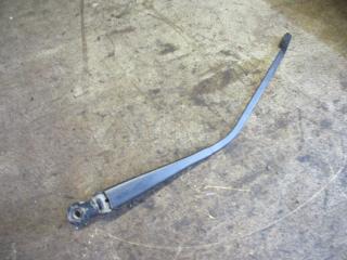 щеткодержатель (поводок стеклоочистителя, дворник) Volkswagen Transporter T4 1998, 701955707