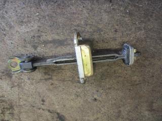 ограничитель открывания двери Nissan Maxima A32 1998