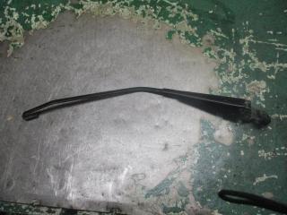 щеткодержатель (поводок стеклоочистителя, дворник) Volkswagen Transporter T4 1996