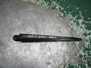 щеткодержатель (поводок стеклоочистителя, дворник) Mercedes-Benz E-Класс W210/S210 1998, 2.9 л., дизель, АКПП, универсал