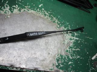 щеткодержатель (поводок стеклоочистителя, дворник) Ford Focus 1 поколение [рестайлинг] 2005, 1.6 л., бензин, МКПП, универсал, 4M5117526AB