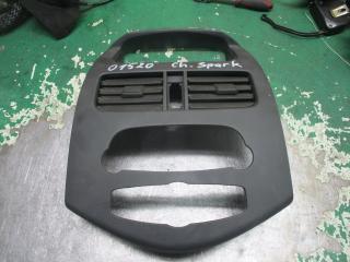 рамка под магнитолу Chevrolet Spark M300 2011, 1.0 л., бензин, МКПП, хетчбэк 5 дв., 96679038