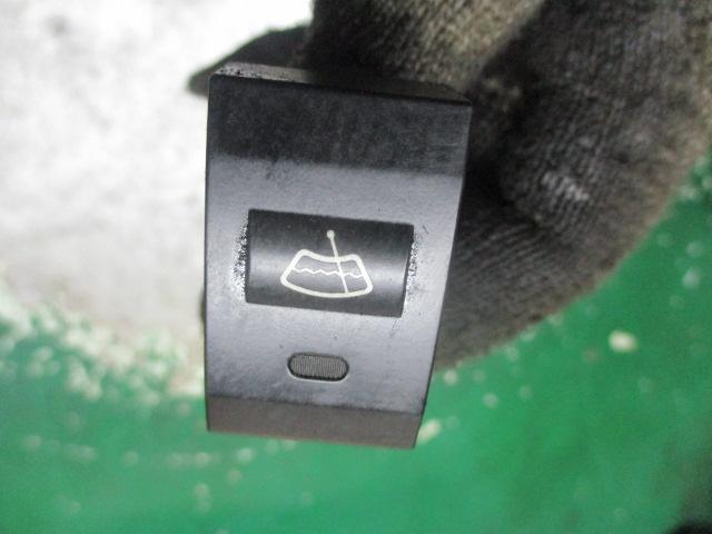 кнопка обогрева заднего стекла Kia Sorento 1 поколение 2003, 2.5 л., дизель, МКПП, внедорожник 5 дв., 864W030004 - фото №1