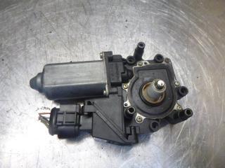 моторчик стеклоподъемника передний правый Audi A4 B5 1996, 1.8 л., бензин, МКПП, седан, 8D0959802B